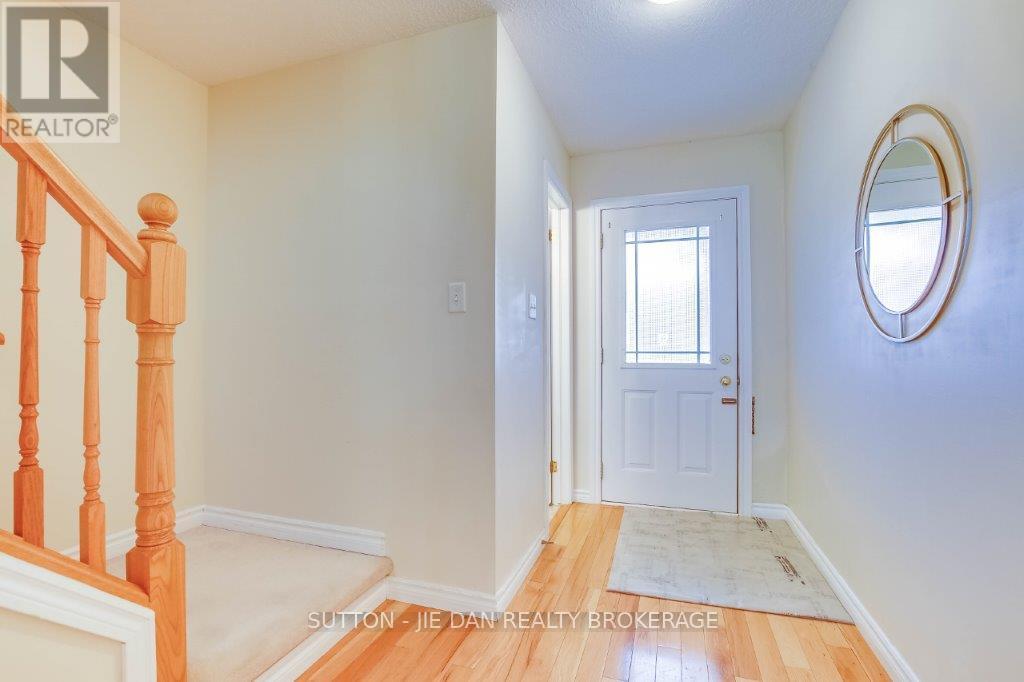 1061 Crosscreek Crescent, London East, Ontario  N5Y 6K9 - Photo 9 - X12421322