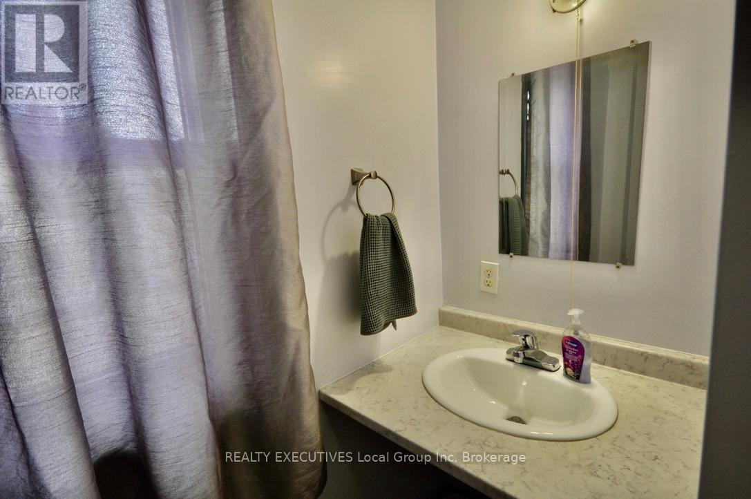 589 Douglas Street, North Bay, Ontario  P1B 5N7 - Photo 11 - X12418508