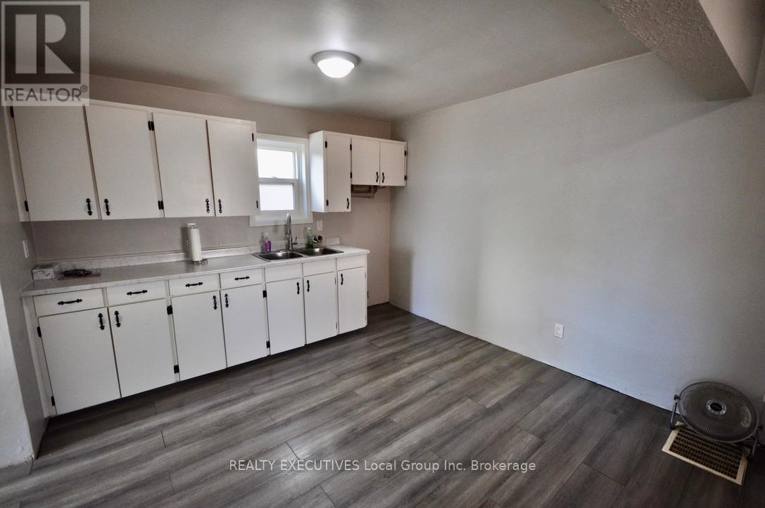 589 Douglas Street, North Bay, Ontario  P1B 5N7 - Photo 2 - X12418508