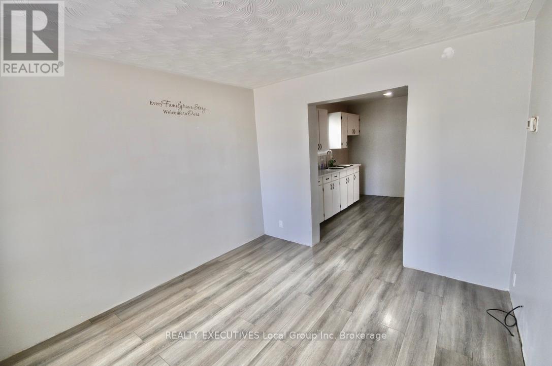 589 Douglas Street, North Bay, Ontario  P1B 5N7 - Photo 6 - X12418508