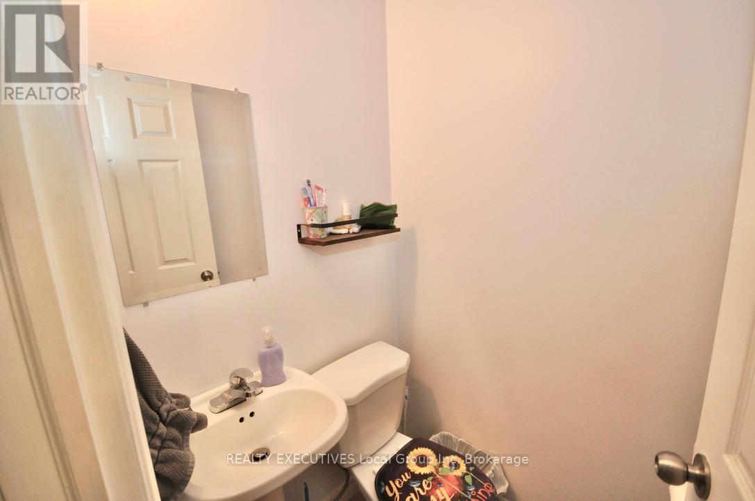 589 Douglas Street, North Bay, Ontario  P1B 5N7 - Photo 9 - X12418508