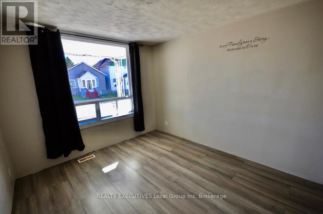 589 Douglas Street, North Bay, Ontario  P1B 5N7 - Photo 8 - X12418508