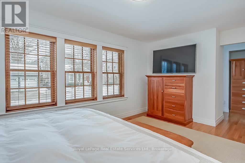 69 Allan Street, Oakville, Ontario  L6J 3M7 - Photo 23 - W12421337