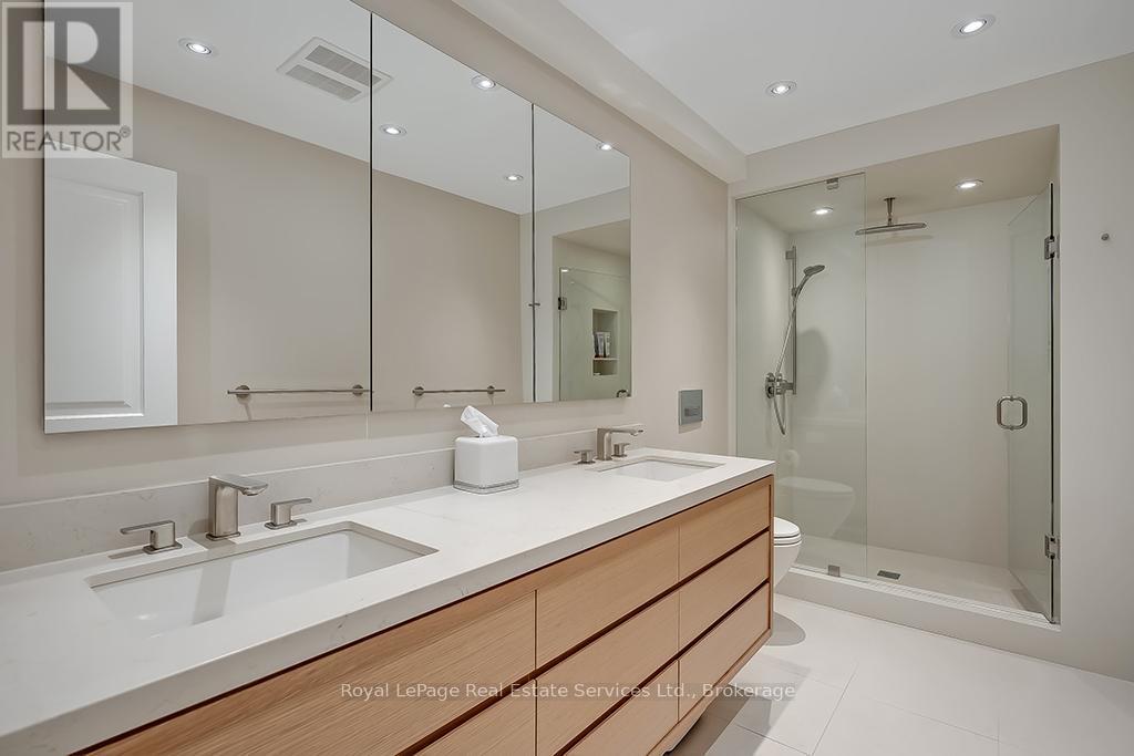69 Allan Street, Oakville, Ontario  L6J 3M7 - Photo 24 - W12421337