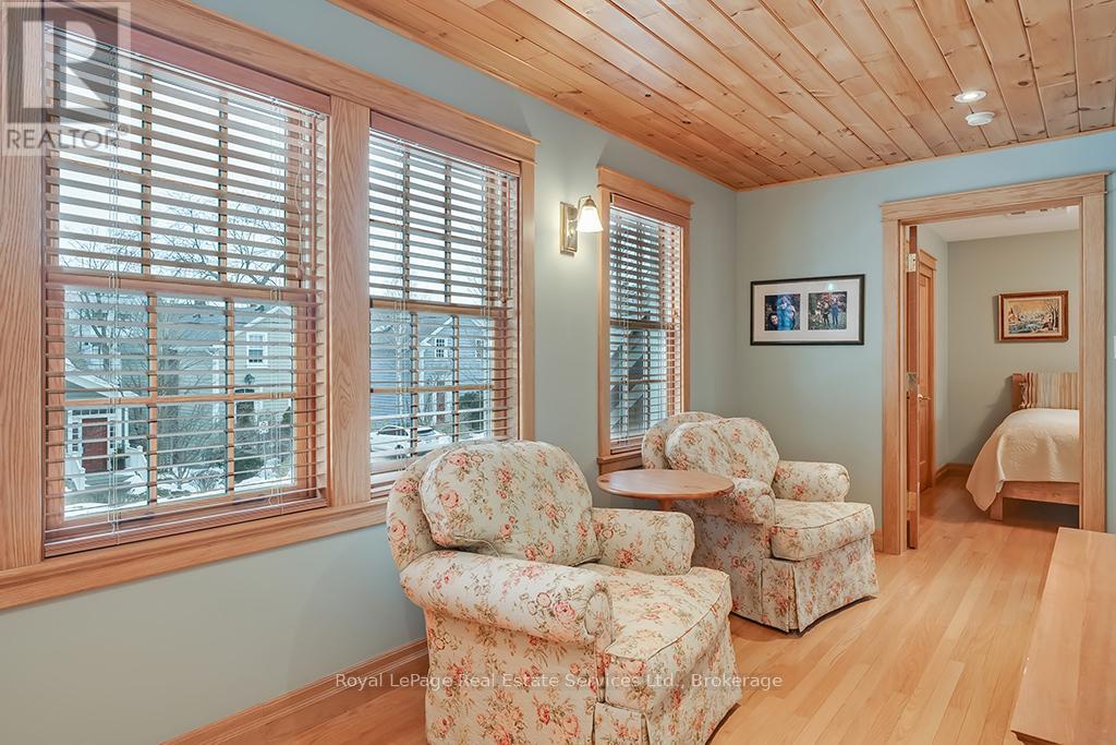69 Allan Street, Oakville, Ontario  L6J 3M7 - Photo 25 - W12421337