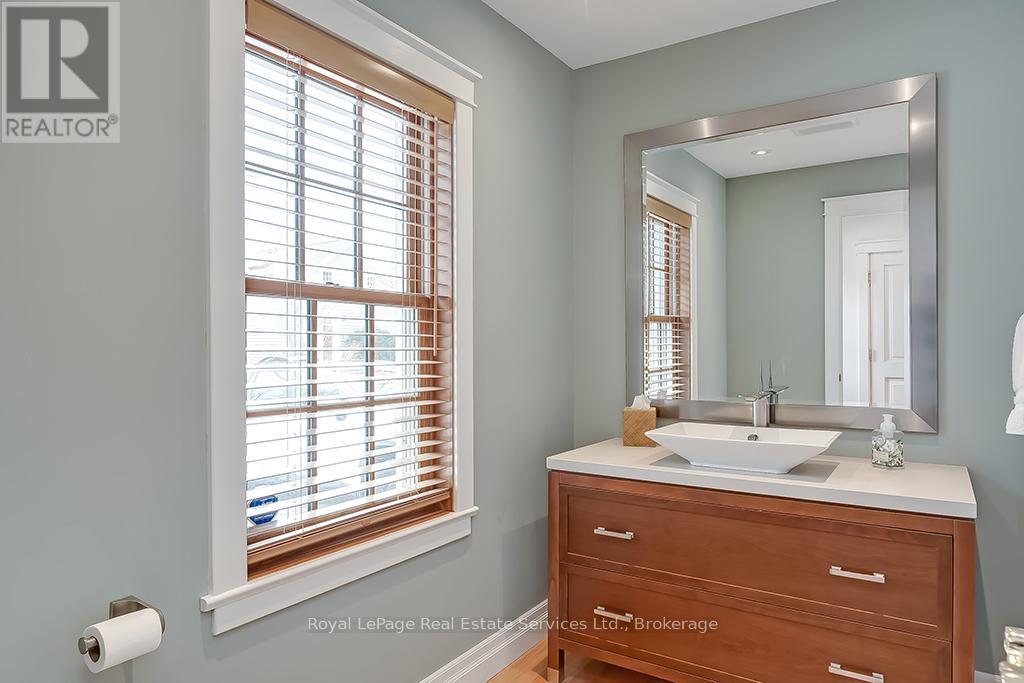 69 Allan Street, Oakville, Ontario  L6J 3M7 - Photo 32 - W12421337