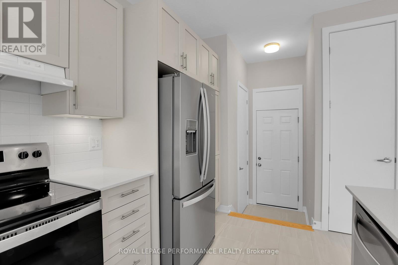 94 Pizzicato Street, Ottawa, Ontario  K1W 0E1 - Photo 13 - X12421373