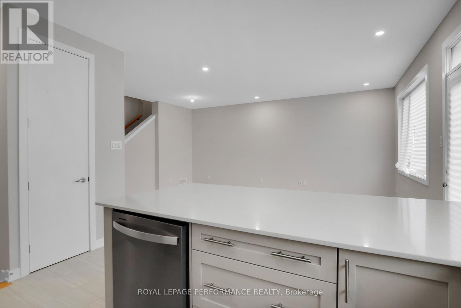94 Pizzicato Street, Ottawa, Ontario  K1W 0E1 - Photo 14 - X12421373