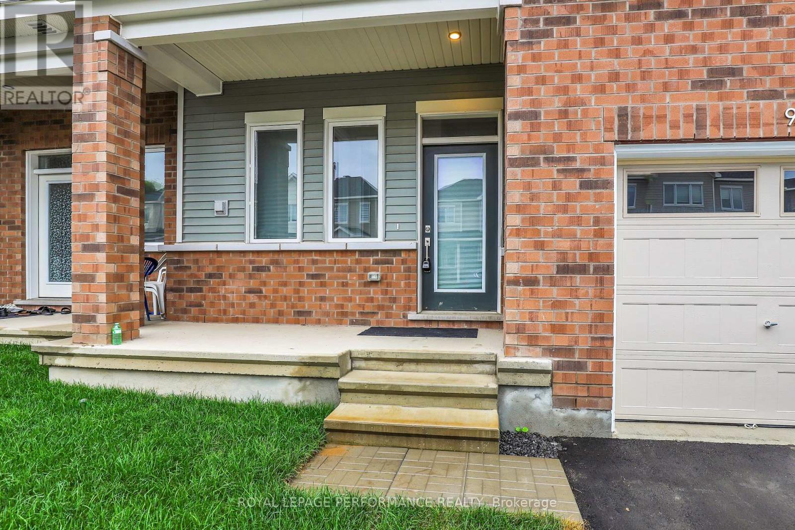 94 Pizzicato Street, Ottawa, Ontario  K1W 0E1 - Photo 4 - X12421373