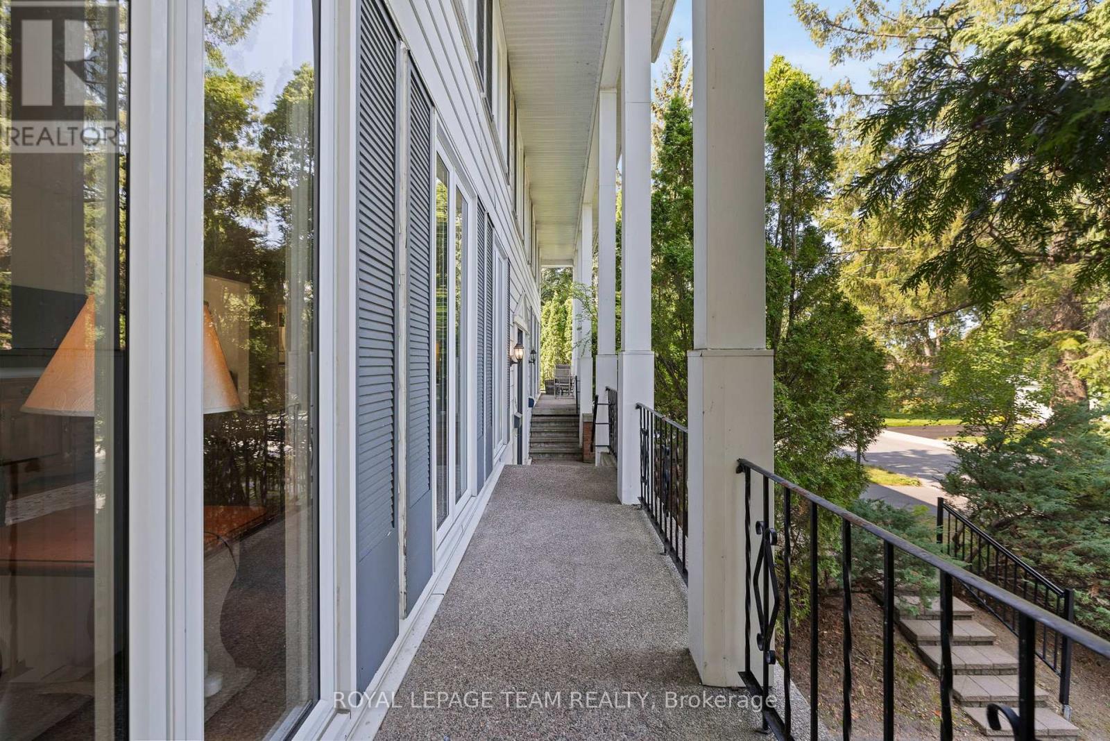 2486 Regina Street, Ottawa, Ontario  K2B 6X5 - Photo 5 - X12421380