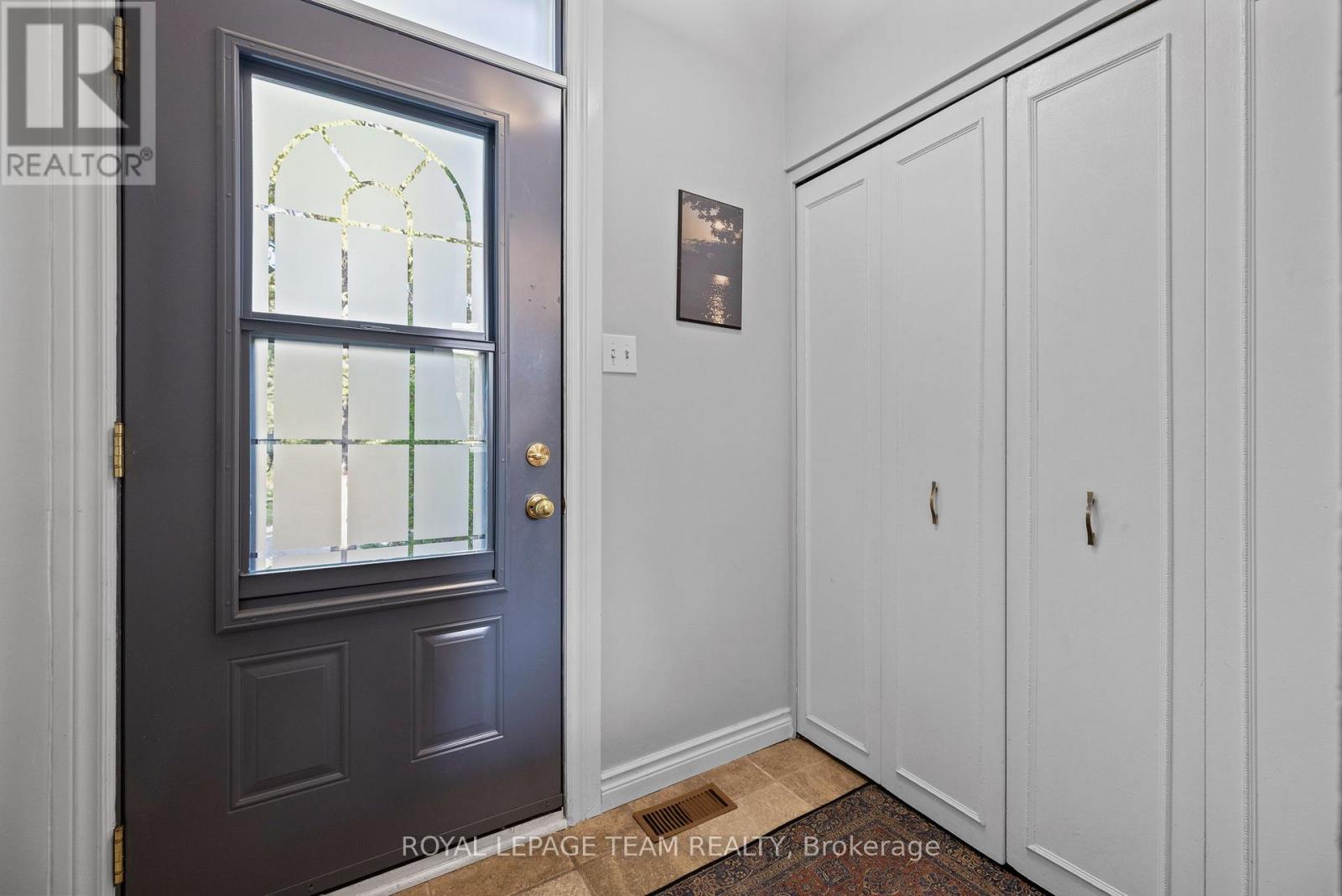 2486 Regina Street, Ottawa, Ontario  K2B 6X5 - Photo 6 - X12421380