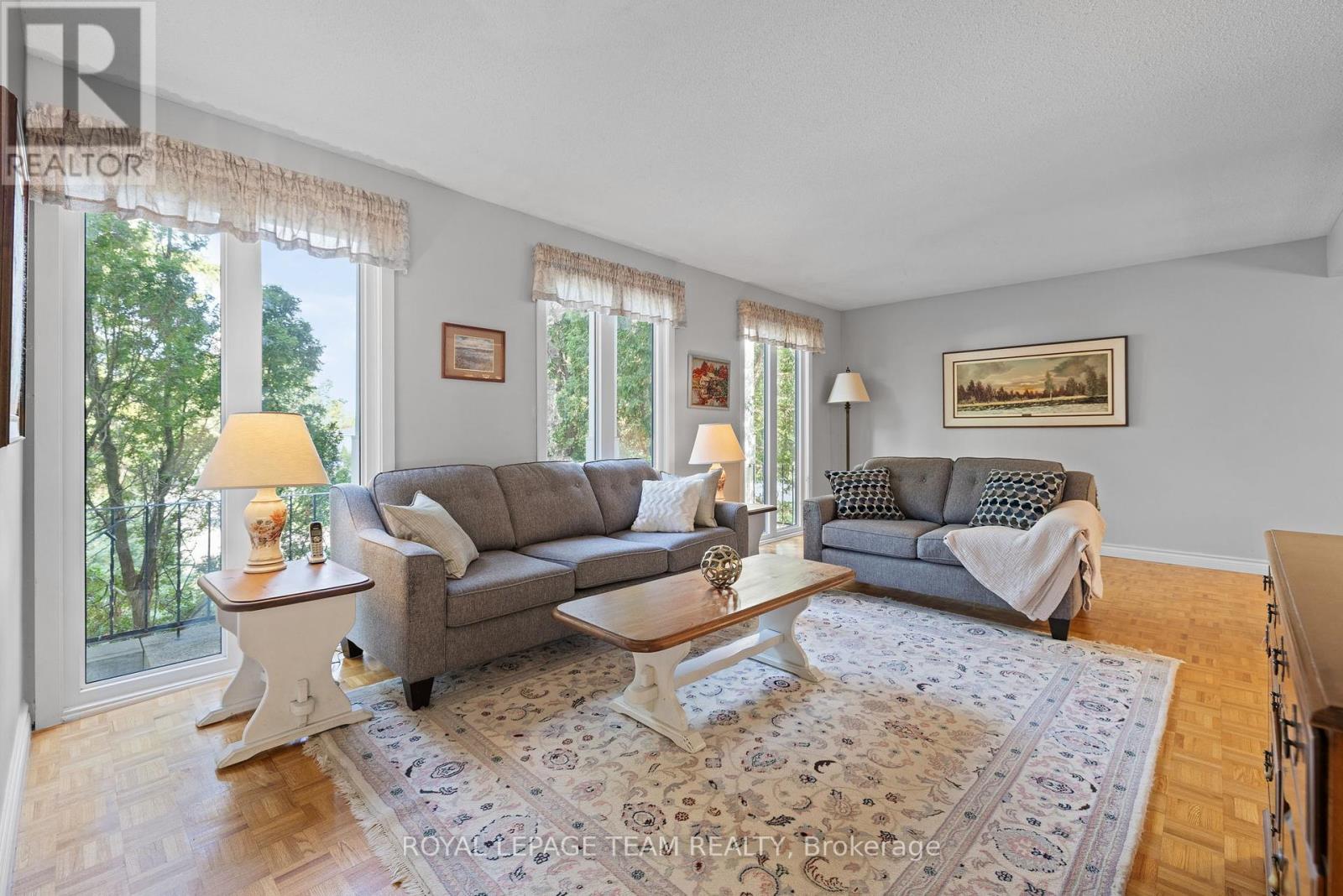 2486 Regina Street, Ottawa, Ontario  K2B 6X5 - Photo 7 - X12421380