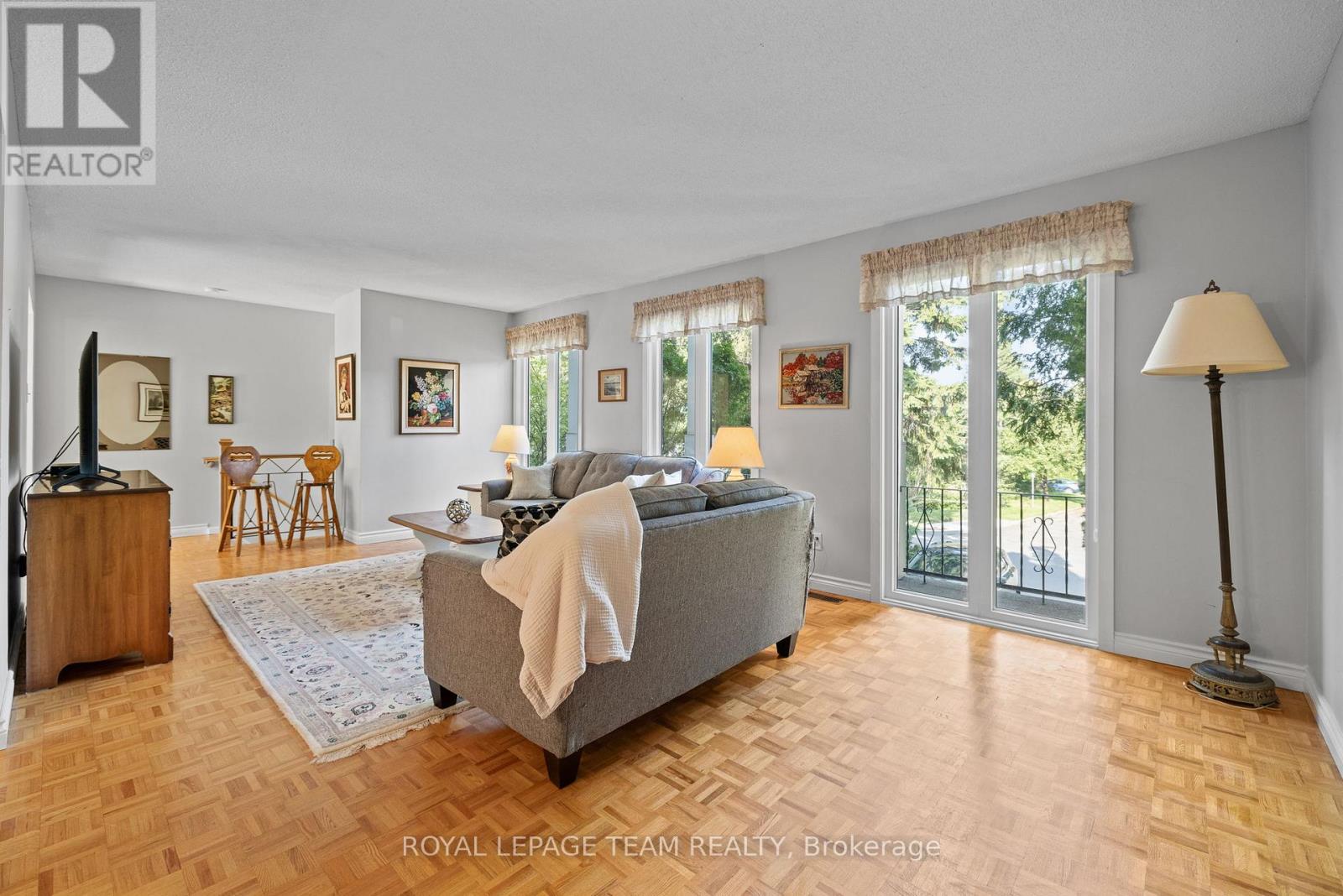 2486 Regina Street, Ottawa, Ontario  K2B 6X5 - Photo 9 - X12421380