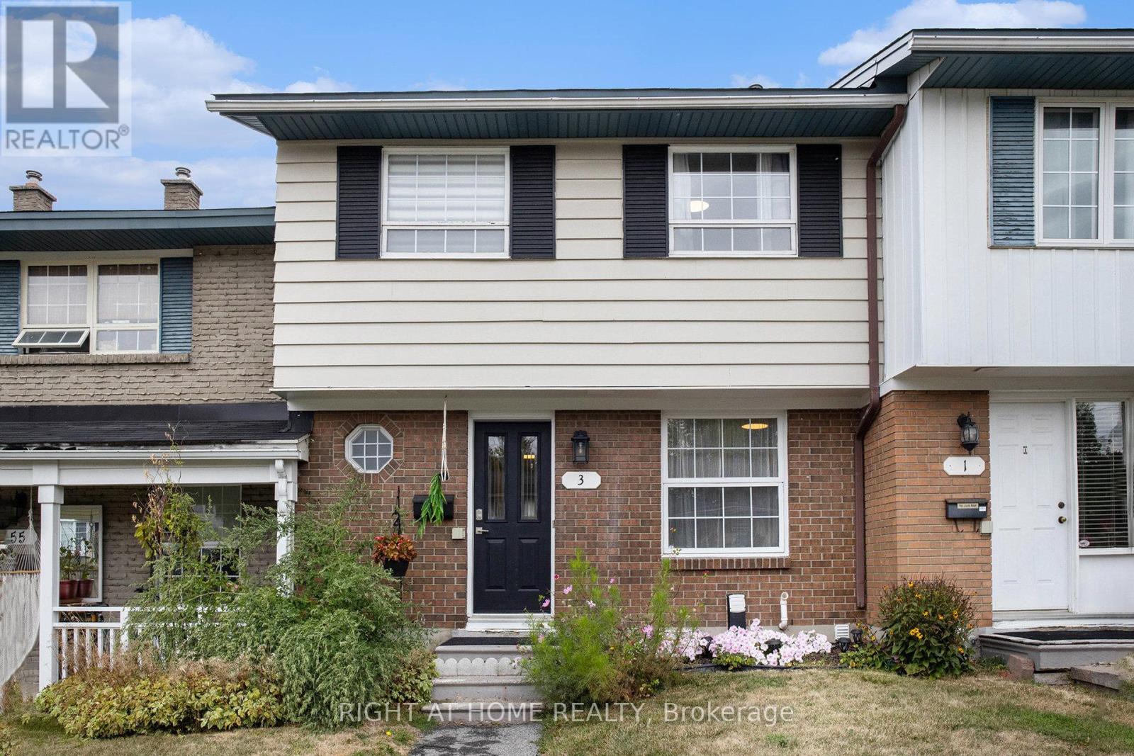 3 Monterey Drive, Ottawa, Ontario  K2H 7A9 - Photo 2 - X12421383
