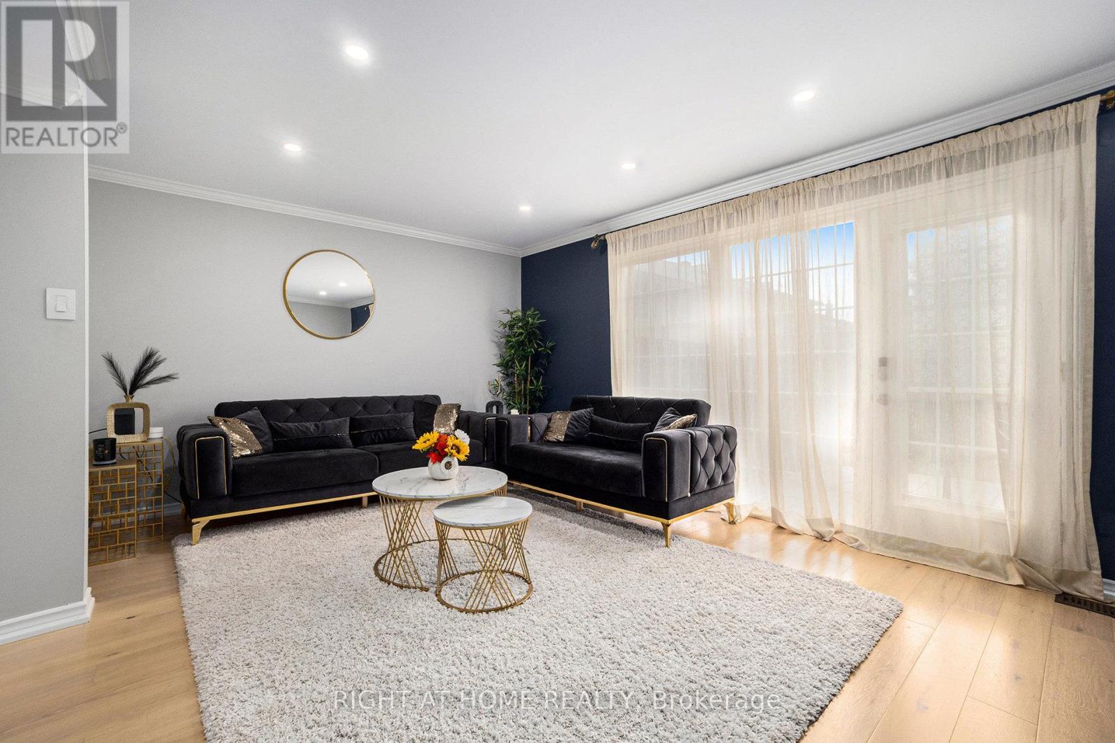 3 Monterey Drive, Ottawa, Ontario  K2H 7A9 - Photo 3 - X12421383