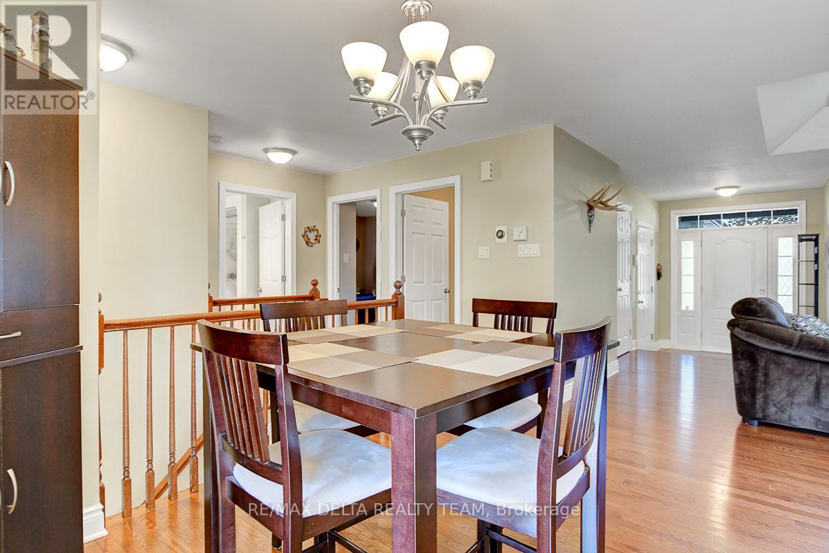 80 Settlement Lane, Russell, Ontario  K4R 0A4 - Photo 14 - X12421389