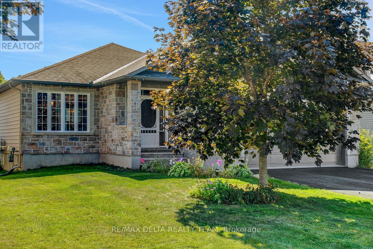 80 Settlement Lane, Russell, Ontario  K4R 0A4 - Photo 2 - X12421389