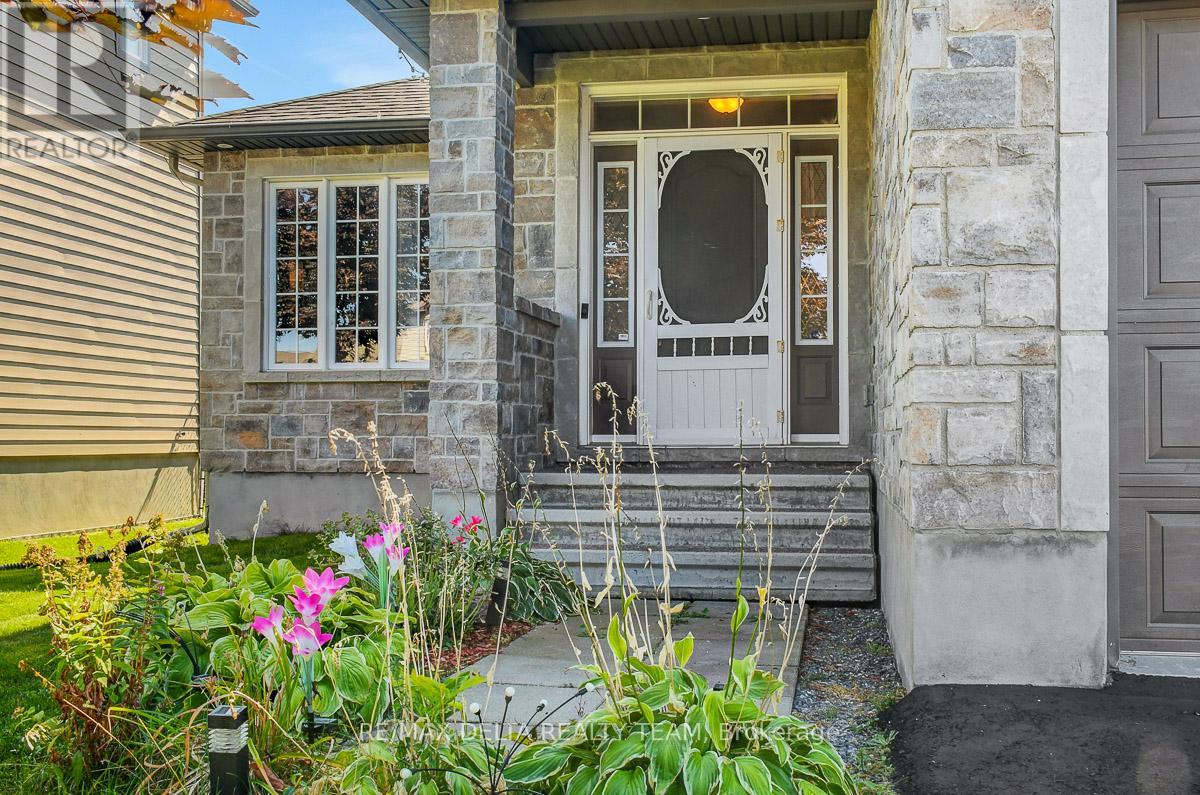 80 Settlement Lane, Russell, Ontario  K4R 0A4 - Photo 3 - X12421389