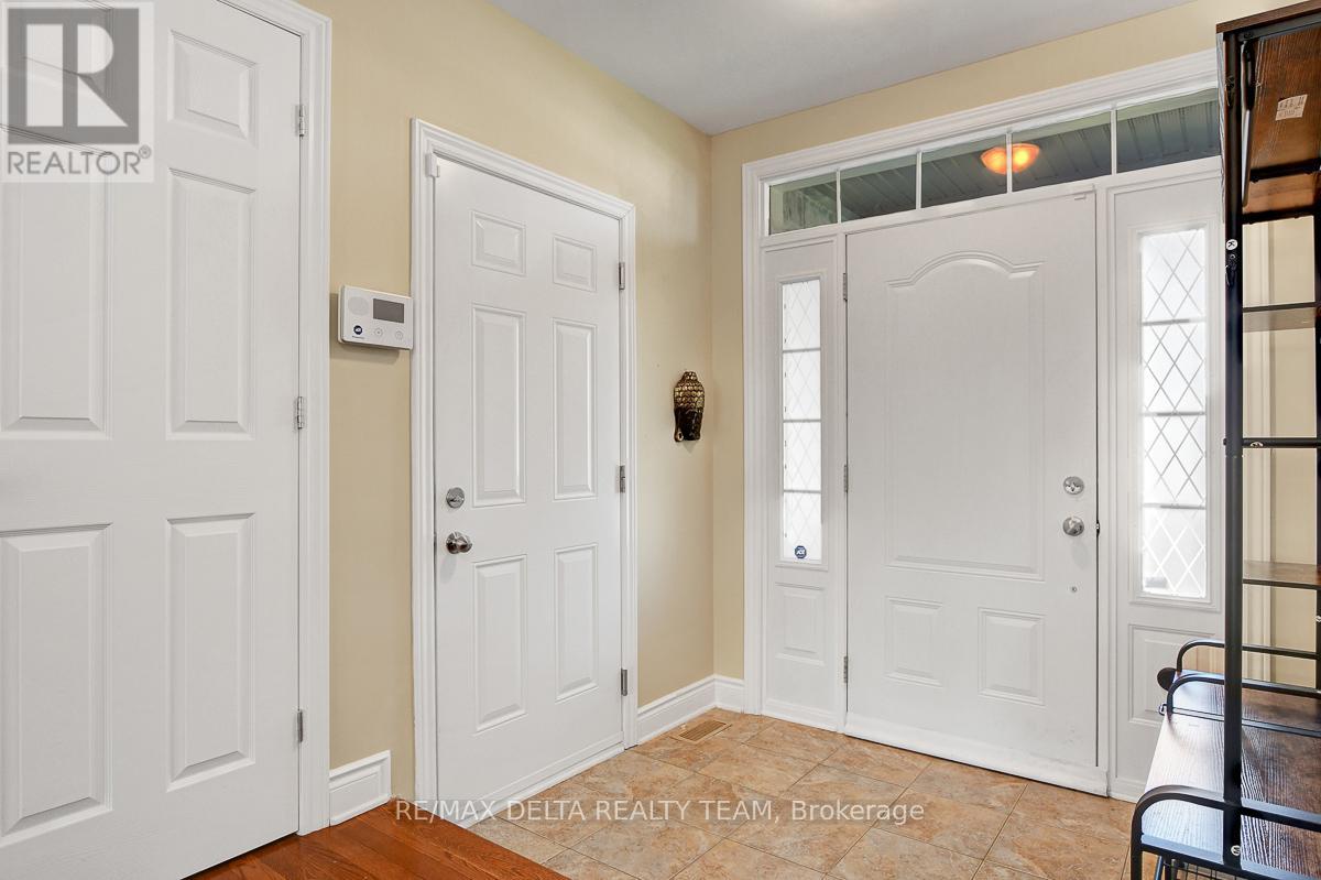 80 Settlement Lane, Russell, Ontario  K4R 0A4 - Photo 4 - X12421389