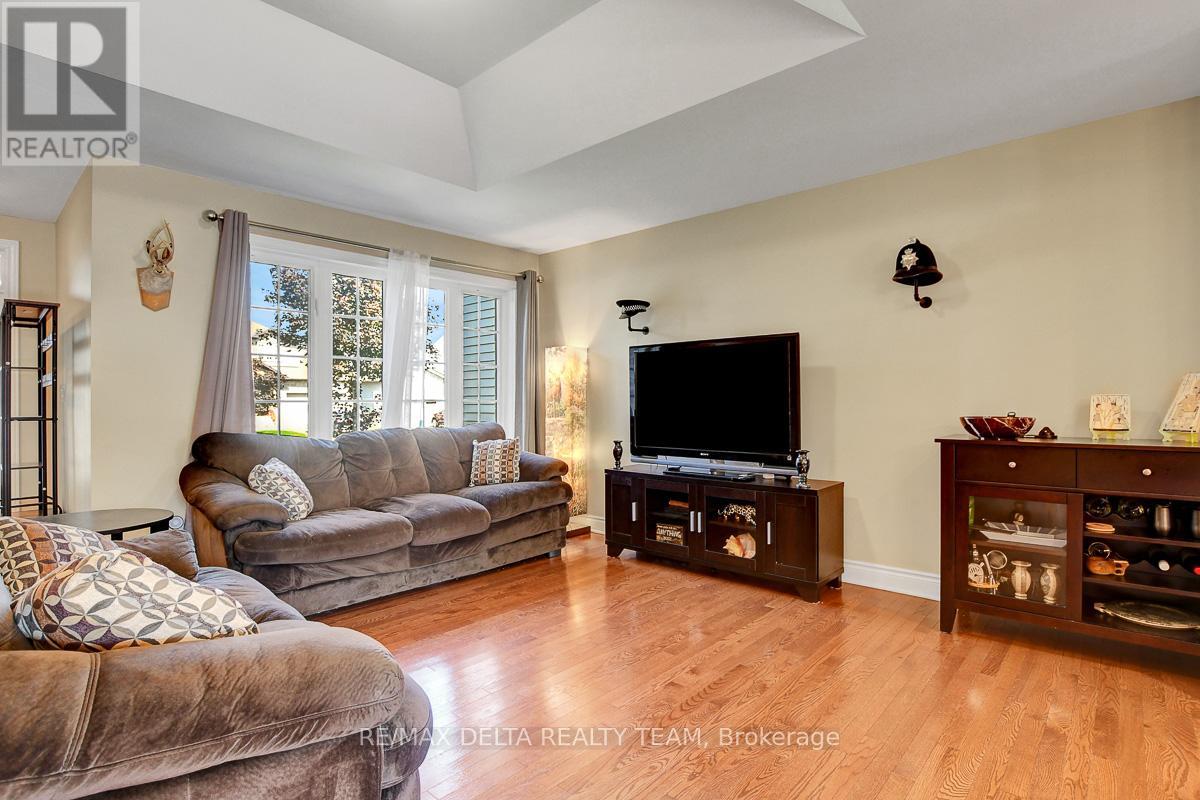 80 Settlement Lane, Russell, Ontario  K4R 0A4 - Photo 9 - X12421389