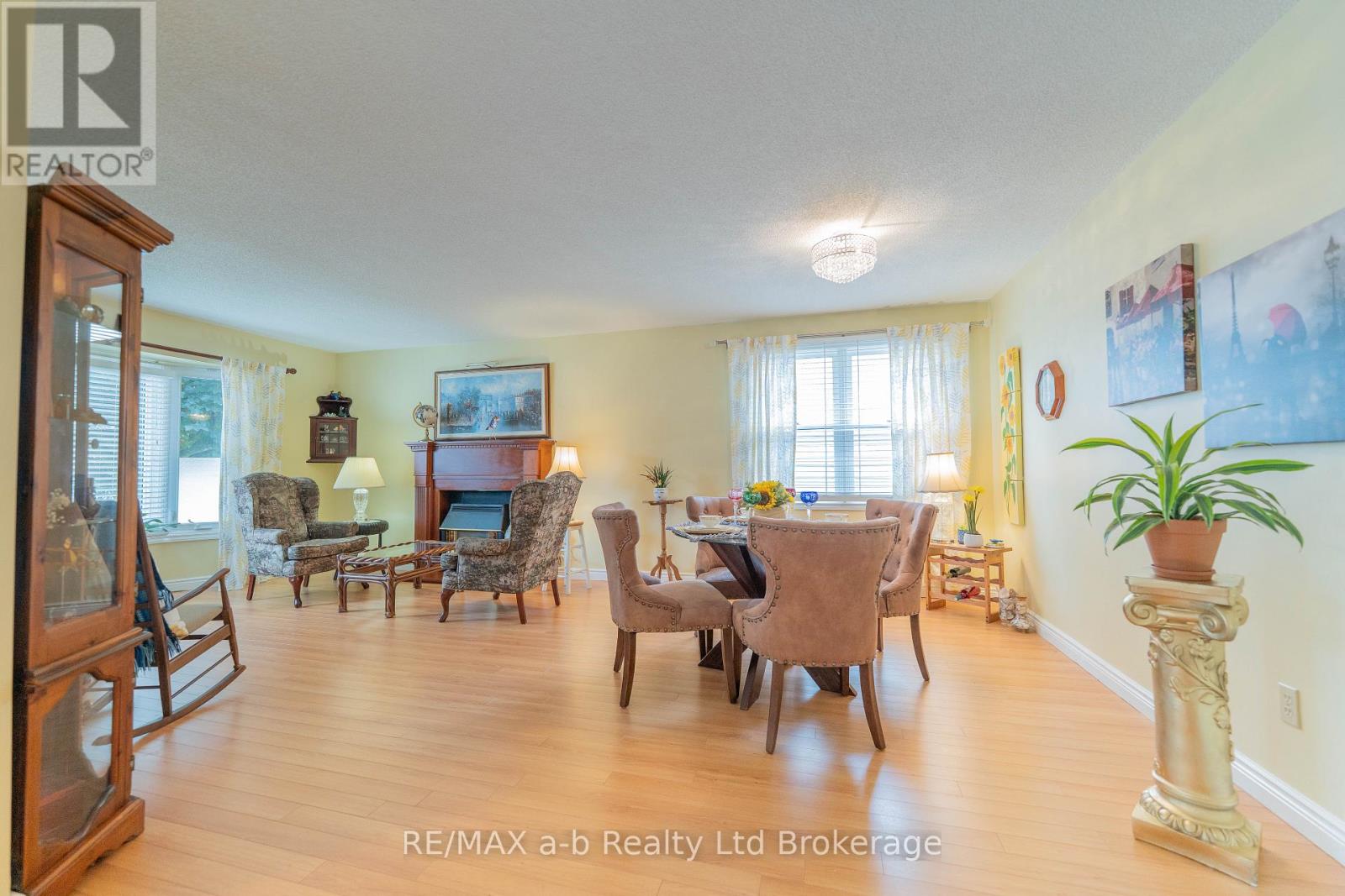 53 Hawkins Crescent, Tillsonburg, Ontario  N4G 5K6 - Photo 11 - X12421291