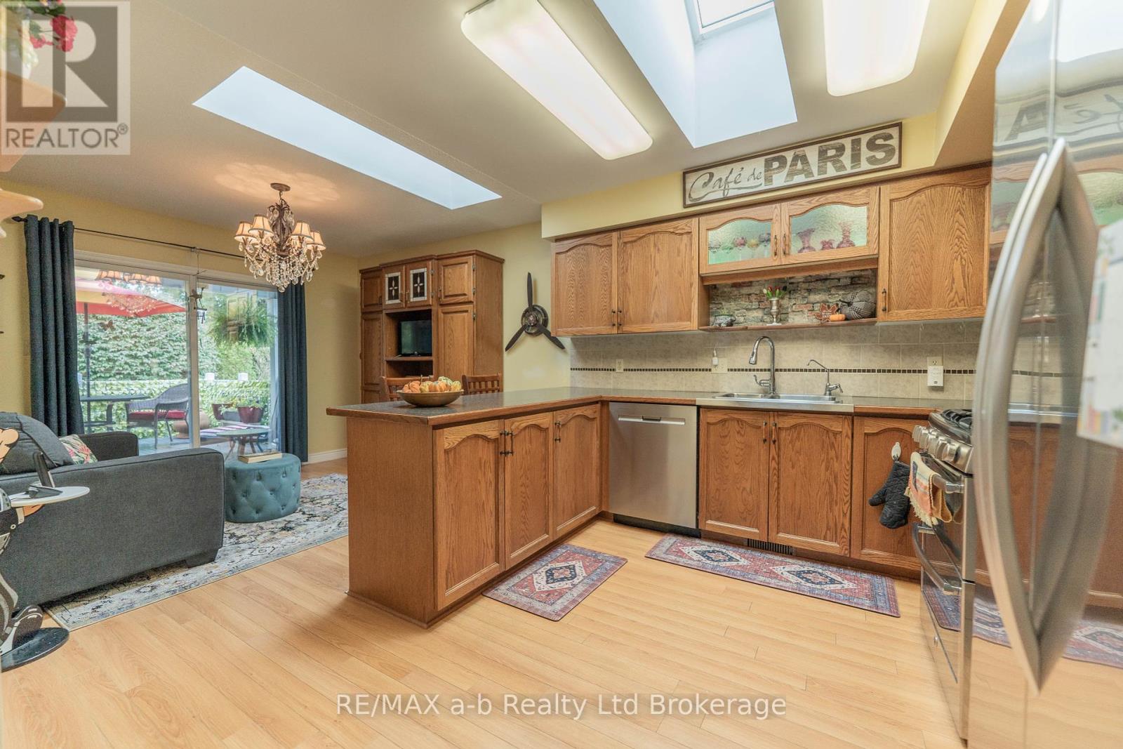 53 Hawkins Crescent, Tillsonburg, Ontario  N4G 5K6 - Photo 12 - X12421291
