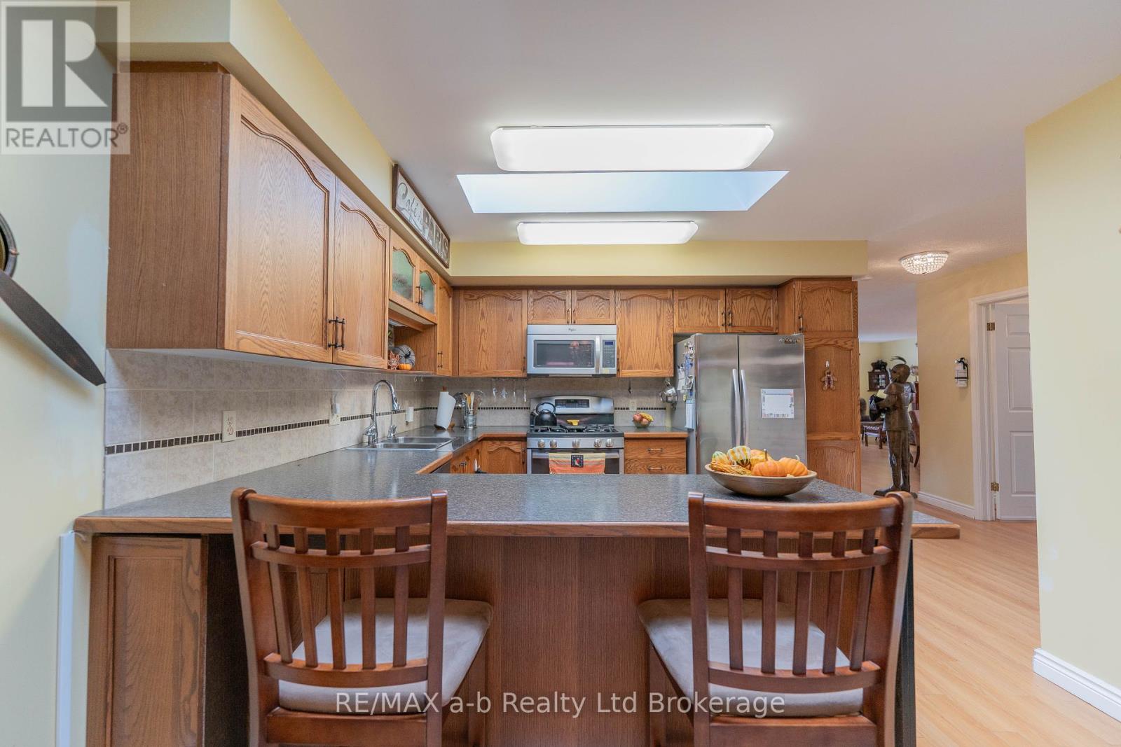 53 Hawkins Crescent, Tillsonburg, Ontario  N4G 5K6 - Photo 16 - X12421291