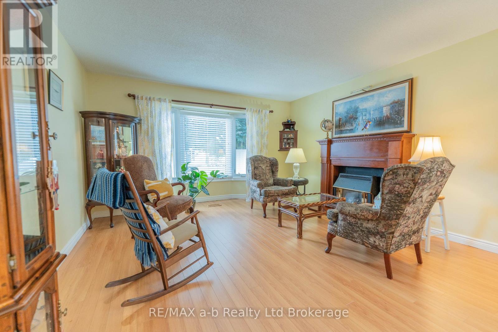53 Hawkins Crescent, Tillsonburg, Ontario  N4G 5K6 - Photo 7 - X12421291