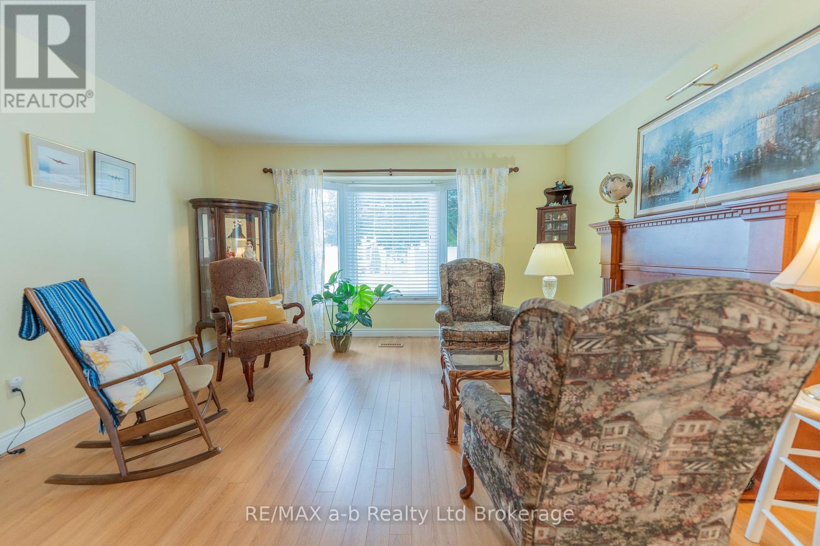 53 Hawkins Crescent, Tillsonburg, Ontario  N4G 5K6 - Photo 8 - X12421291