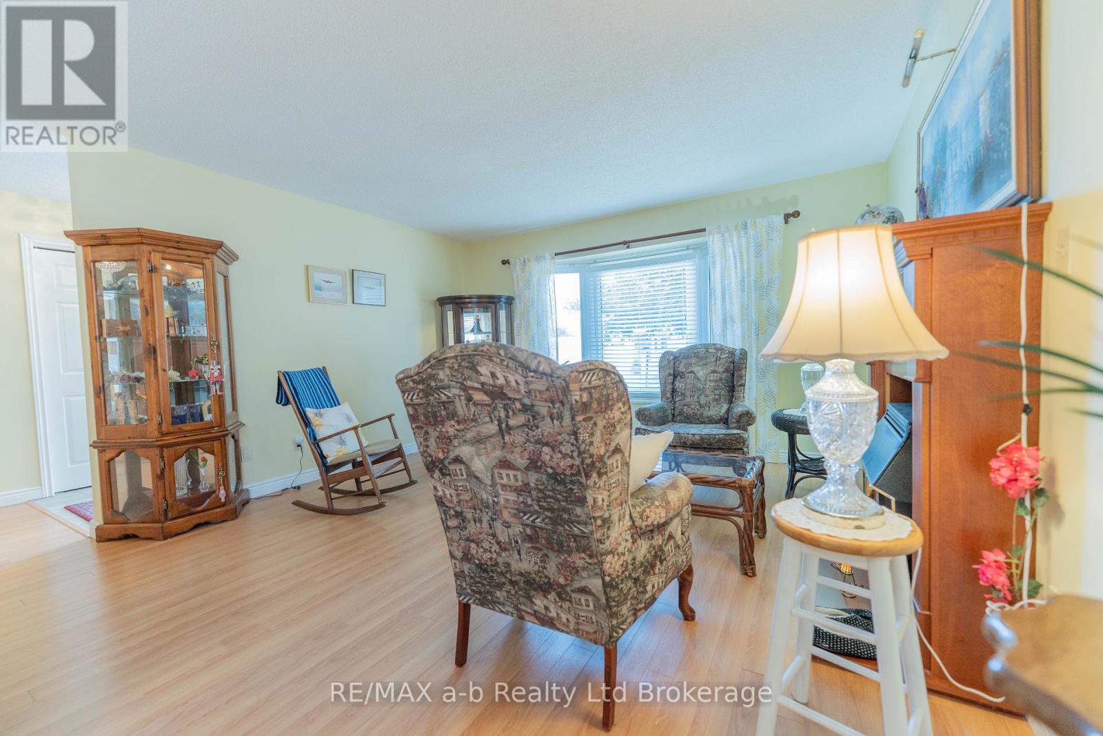 53 Hawkins Crescent, Tillsonburg, Ontario  N4G 5K6 - Photo 9 - X12421291