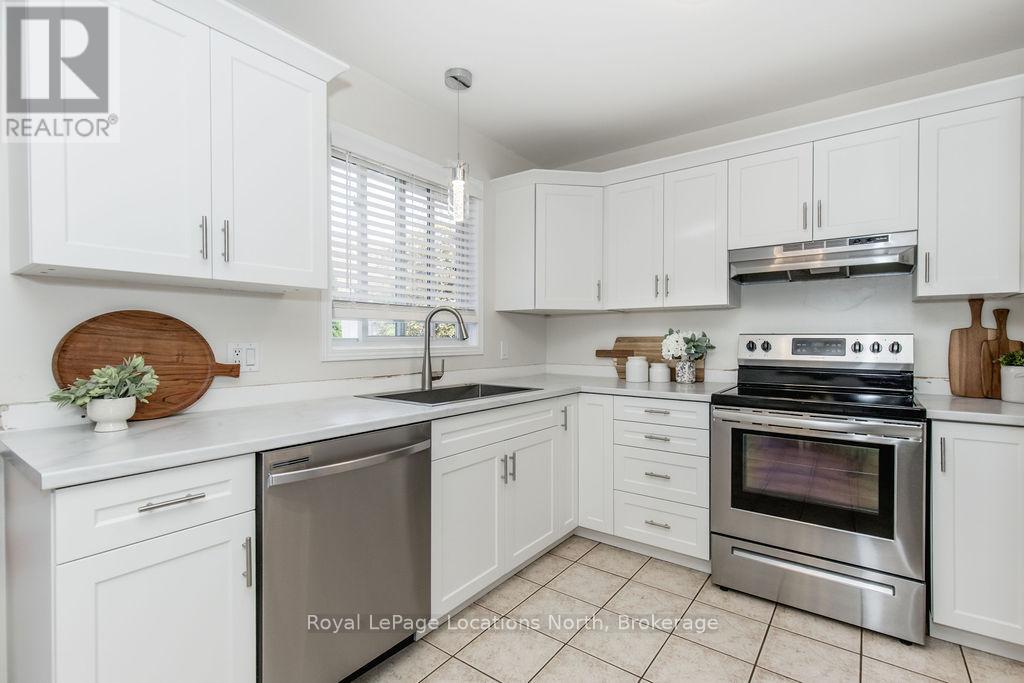115 58th Street S, Wasaga Beach, Ontario  L9Z 2Z1 - Photo 11 - S12421359