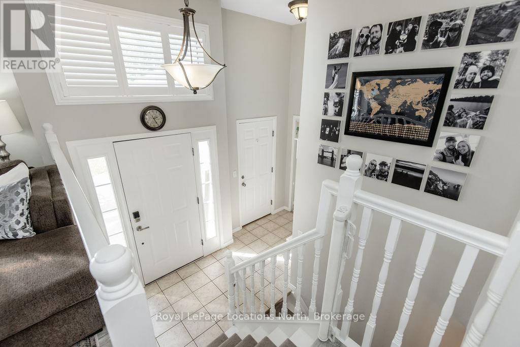 115 58th Street S, Wasaga Beach, Ontario  L9Z 2Z1 - Photo 2 - S12421359