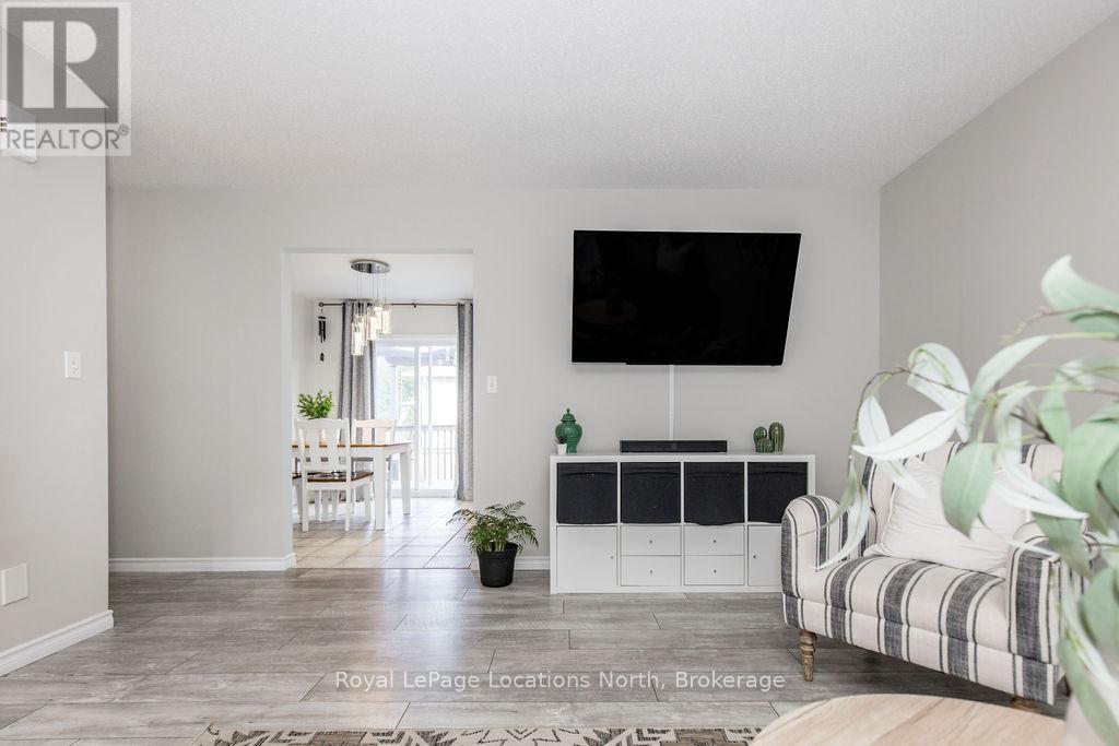 115 58th Street S, Wasaga Beach, Ontario  L9Z 2Z1 - Photo 4 - S12421359