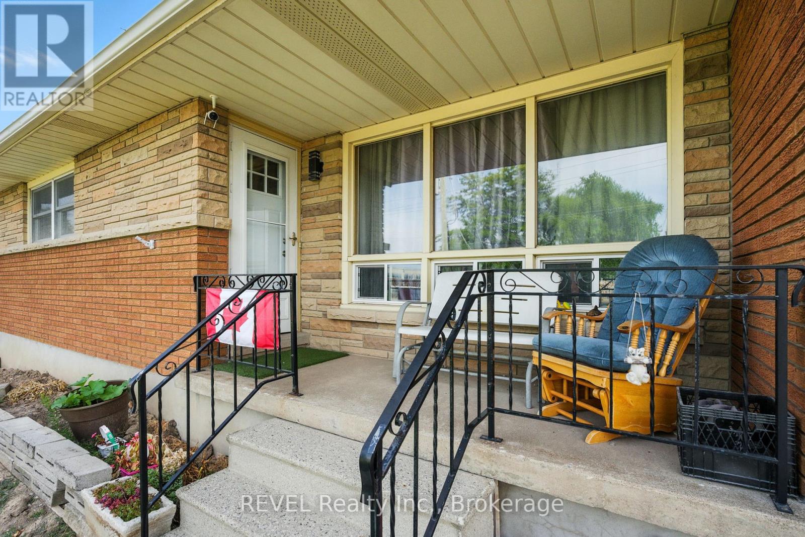 46 Collier Road S, Thorold, Ontario  L2V 3T1 - Photo 4 - X12421262
