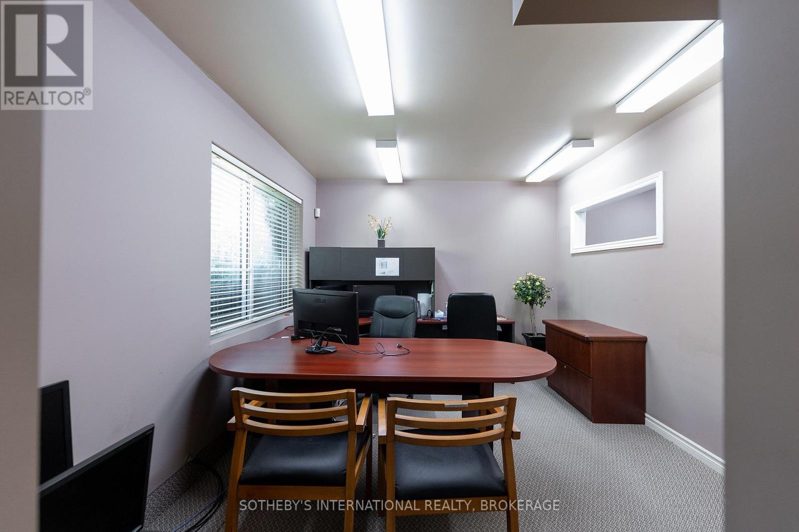 5 Race Street, St. Catharines, Ontario  L2R 3M1 - Photo 6 - X12421403