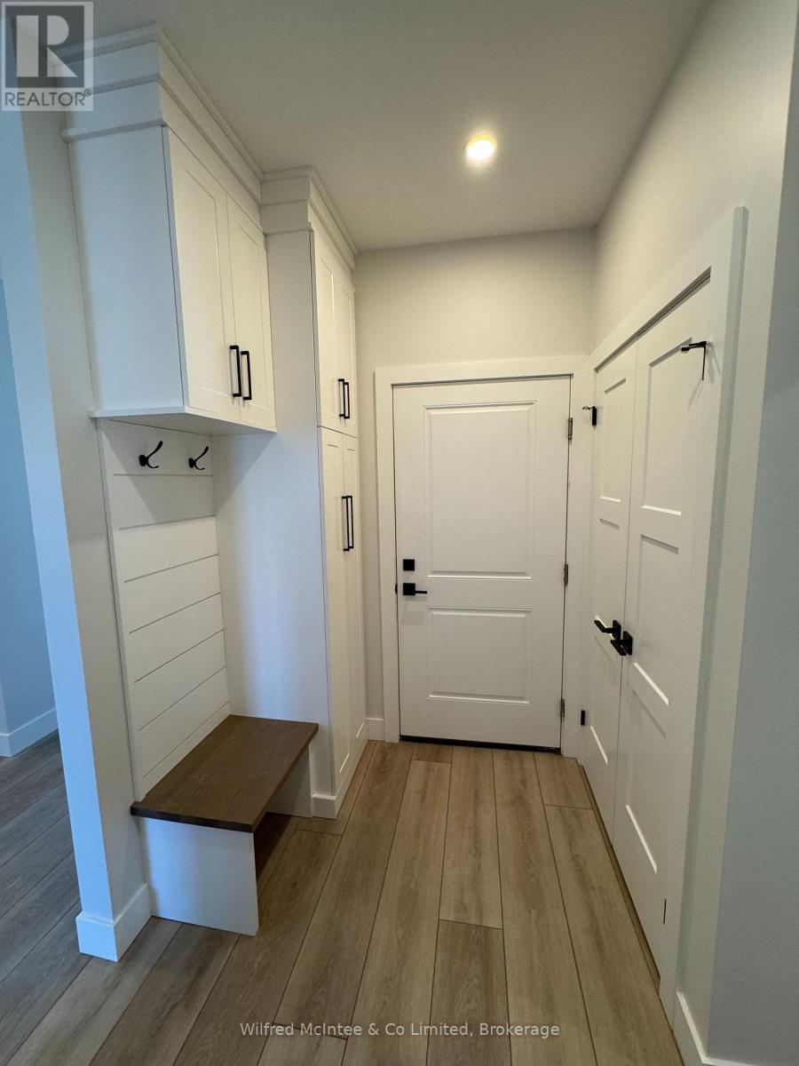 106 Irishwood Lane, Brockton, Ontario  N0G 2V0 - Photo 11 - X12421418