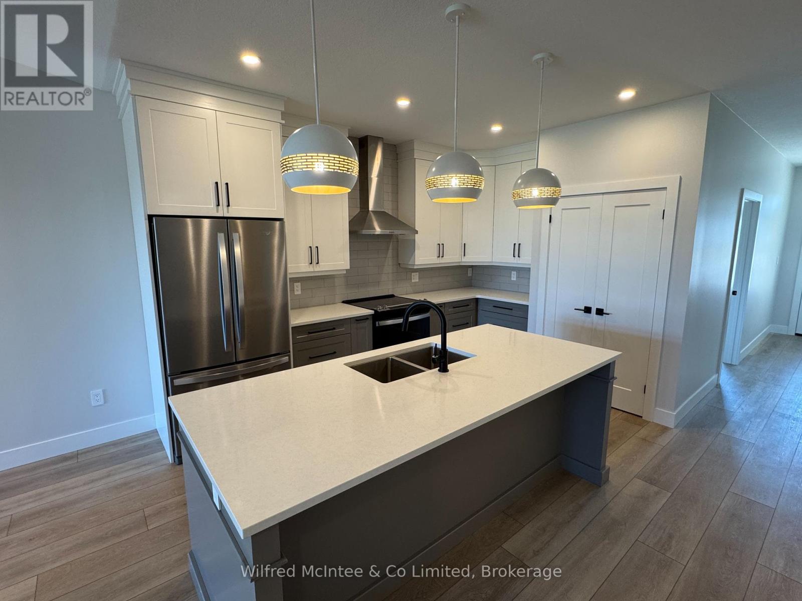 106 Irishwood Lane, Brockton, Ontario  N0G 2V0 - Photo 5 - X12421418