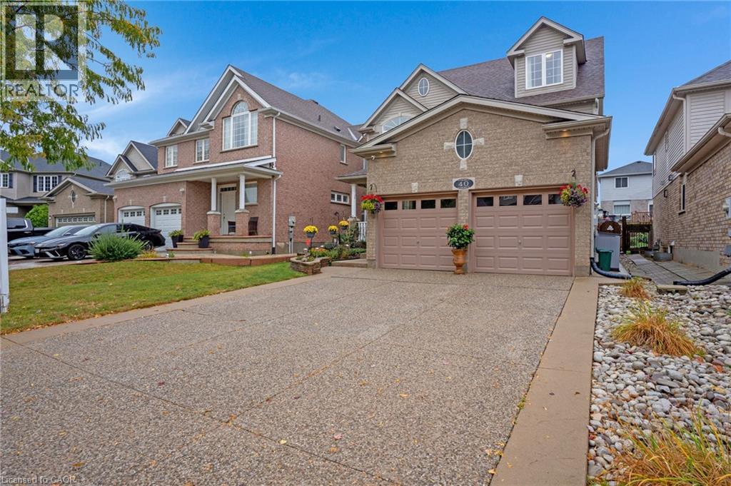 Property at 40 LEMONWOOD Place image 2