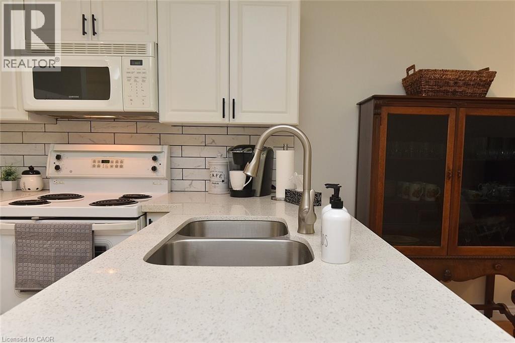 243 Fennell Avenue E Unit# 13, Hamilton, Ontario  L9A 1S8 - Photo 14 - 40772699