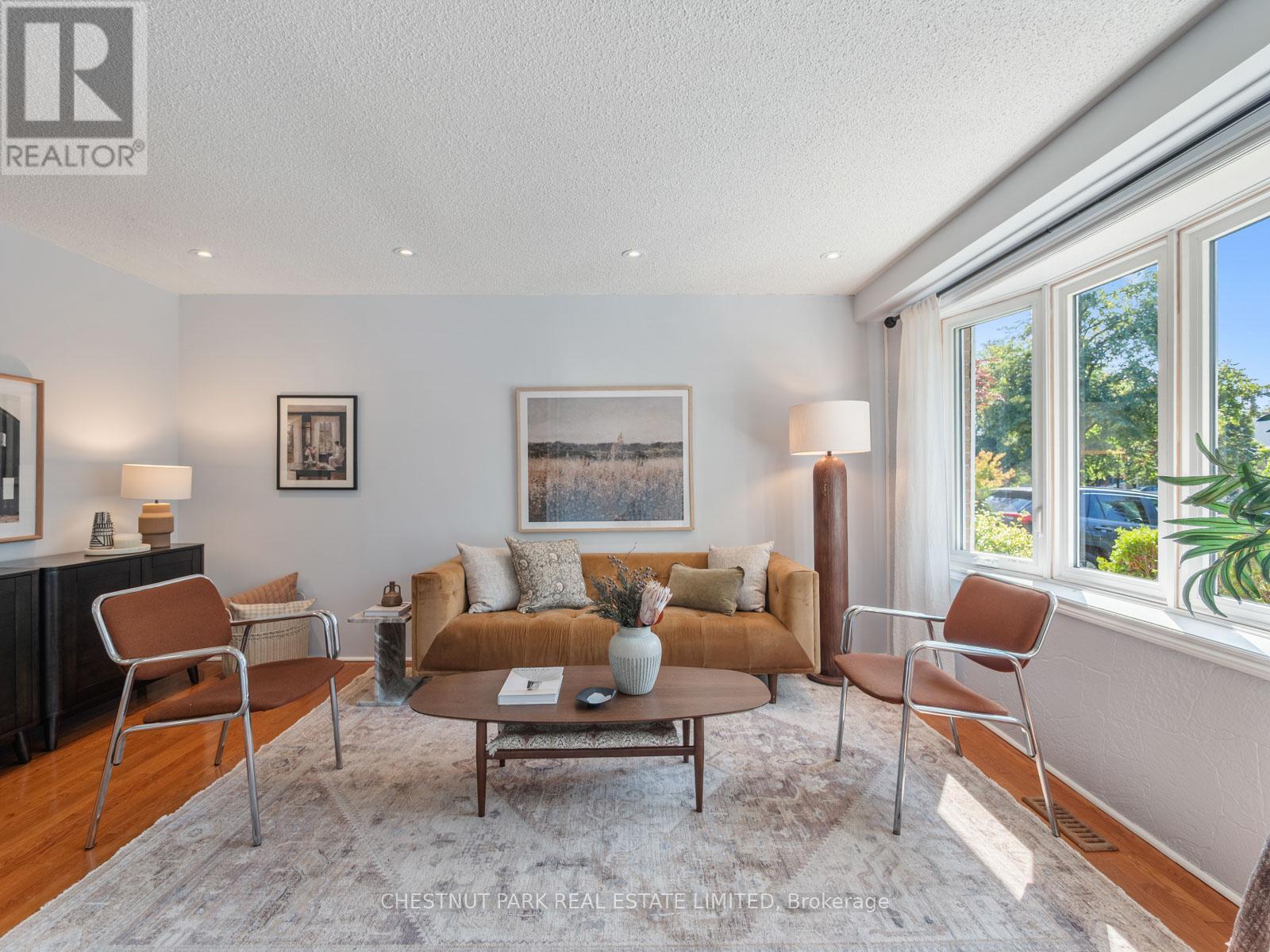 284 Hollyberry Trail, Toronto, Ontario  M2H 2P4 - Photo 4 - C12421203