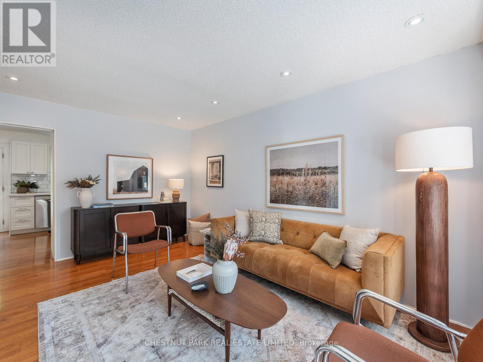 284 Hollyberry Trail, Toronto, Ontario  M2H 2P4 - Photo 5 - C12421203