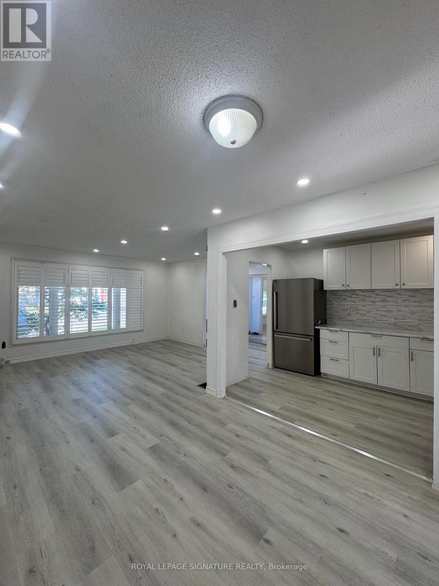 Property at 10 HEATHERSIDE COURT image 2