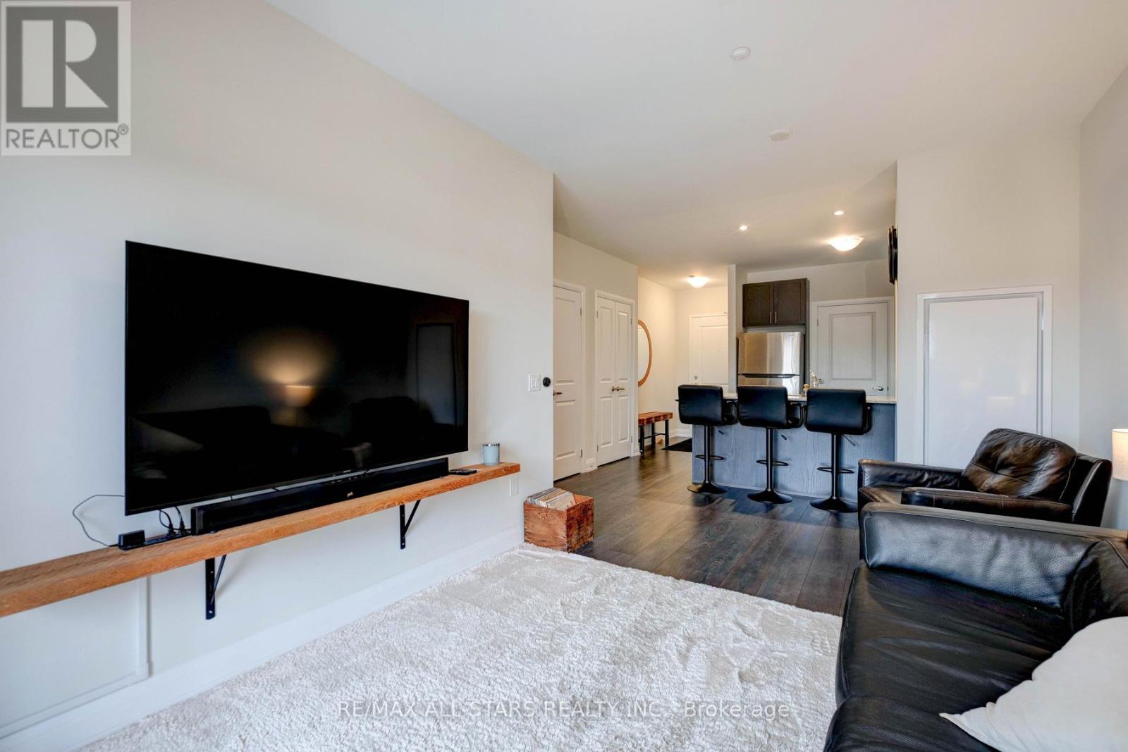 309 - 5917 Main Street, Whitchurch-Stouffville, Ontario  L4A 5G4 - Photo 2 - N12421214