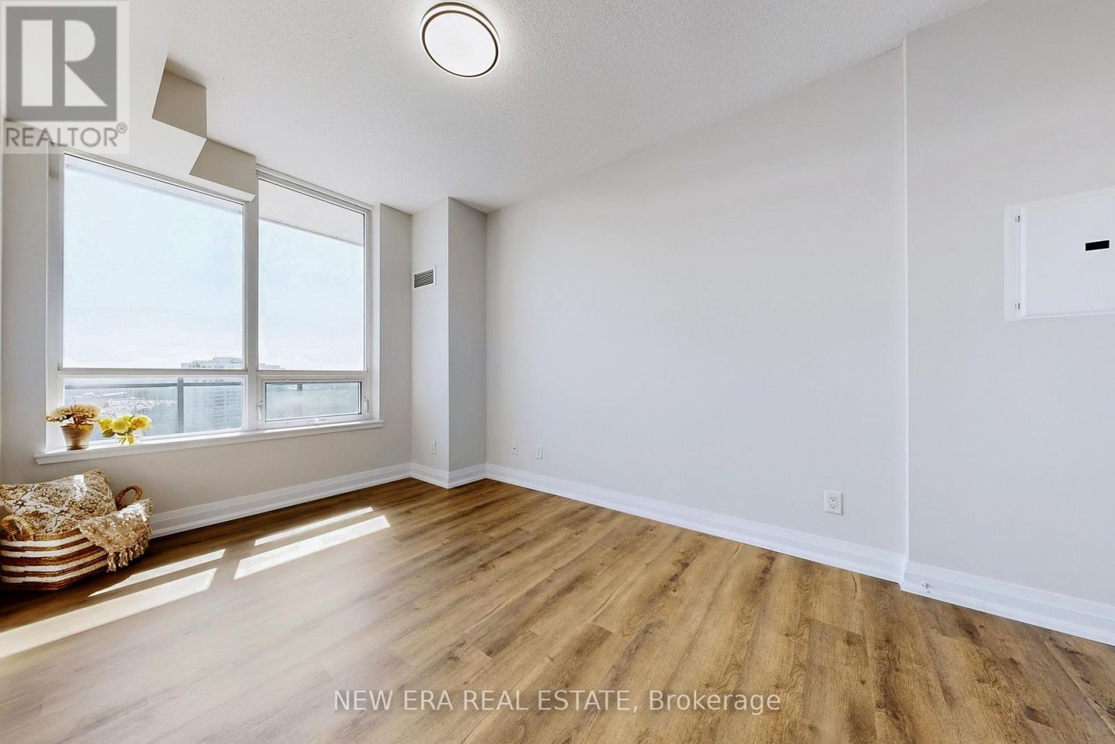 1206 - 75 North Park Road, Vaughan, Ontario  L4J 0H8 - Photo 22 - N12421217