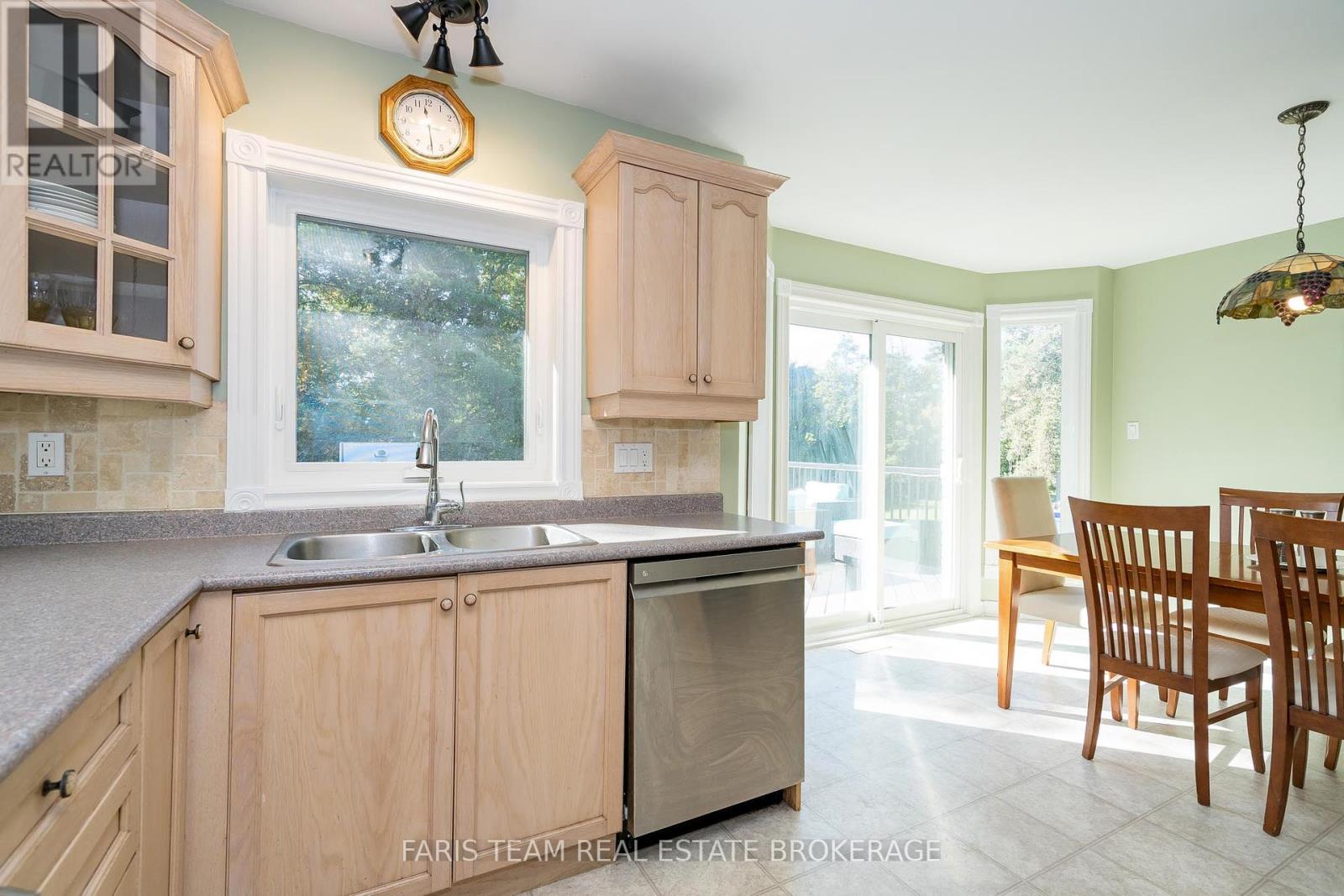 24 Parr Boulevard, Springwater, Ontario  L0M 1T2 - Photo 10 - S12421188