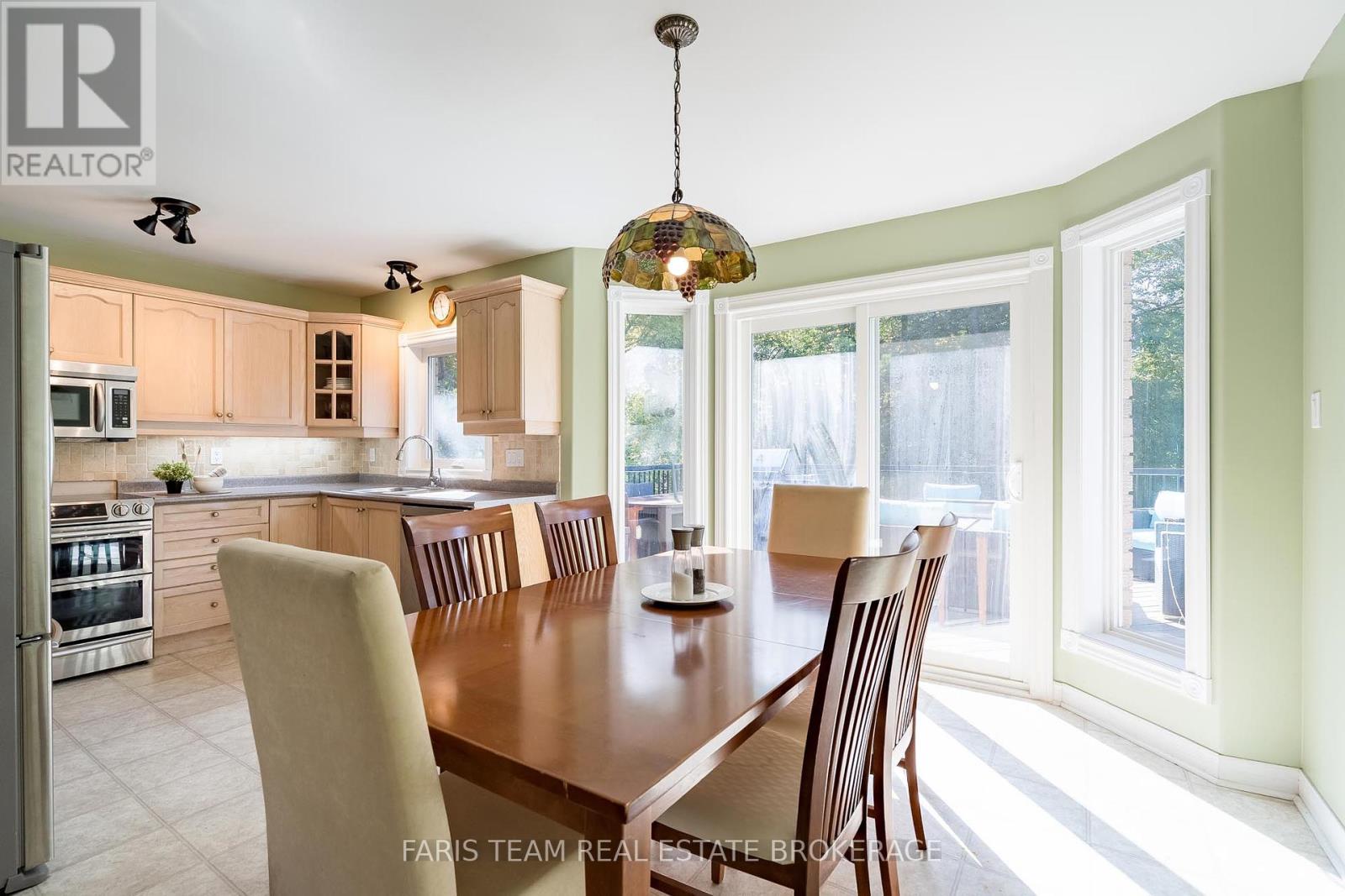 24 Parr Boulevard, Springwater, Ontario  L0M 1T2 - Photo 12 - S12421188