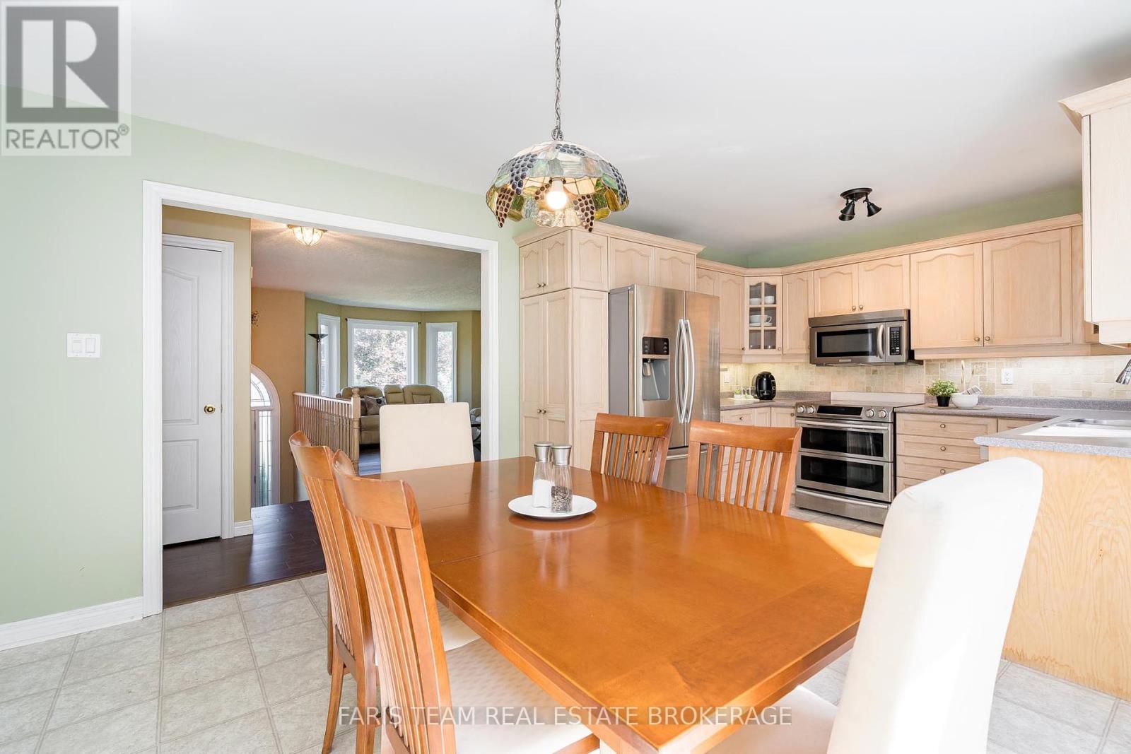 24 Parr Boulevard, Springwater, Ontario  L0M 1T2 - Photo 13 - S12421188