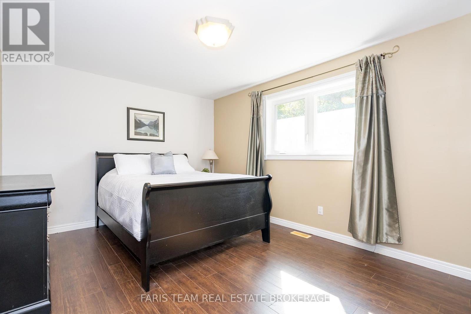 24 Parr Boulevard, Springwater, Ontario  L0M 1T2 - Photo 18 - S12421188