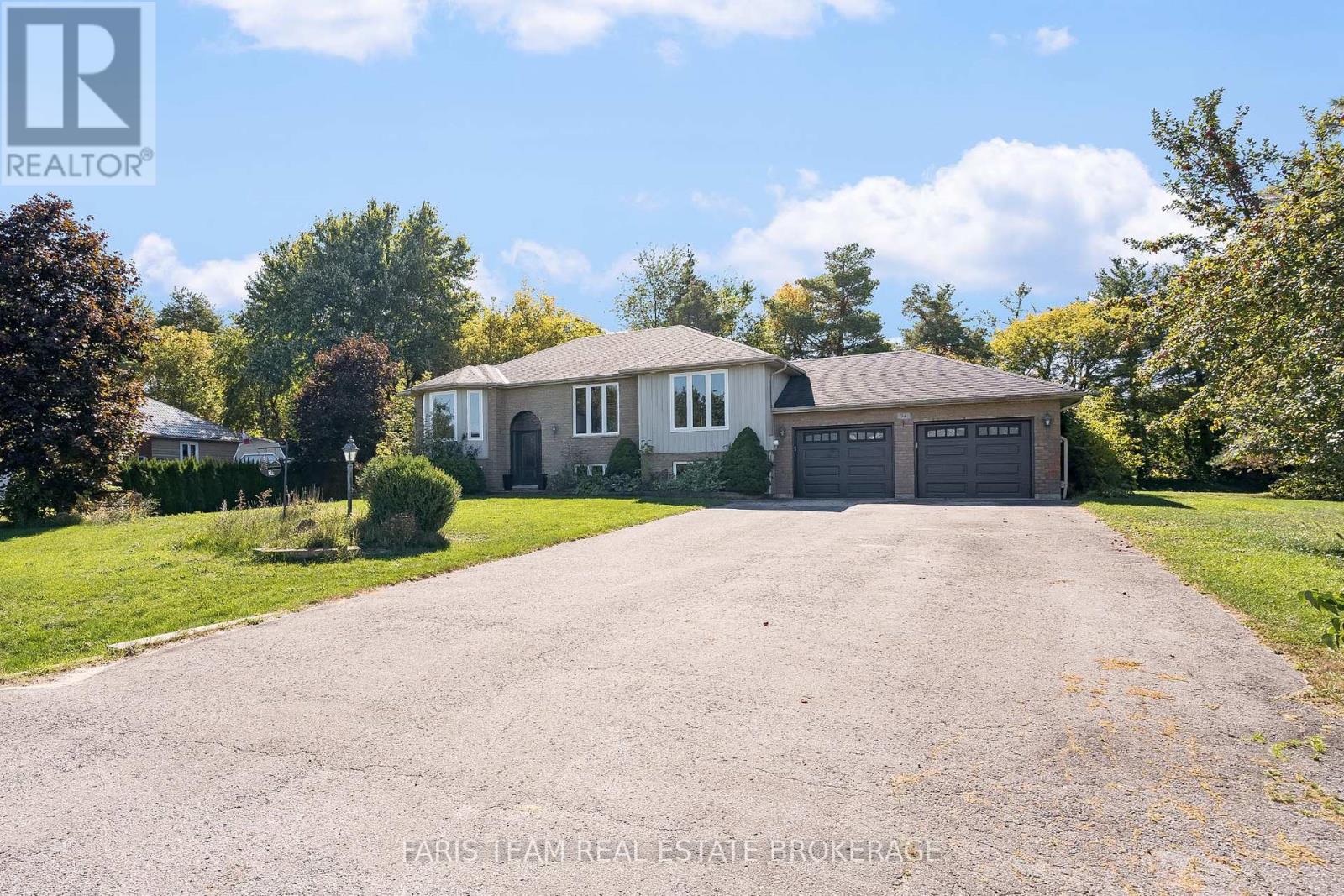 24 Parr Boulevard, Springwater, Ontario  L0M 1T2 - Photo 2 - S12421188