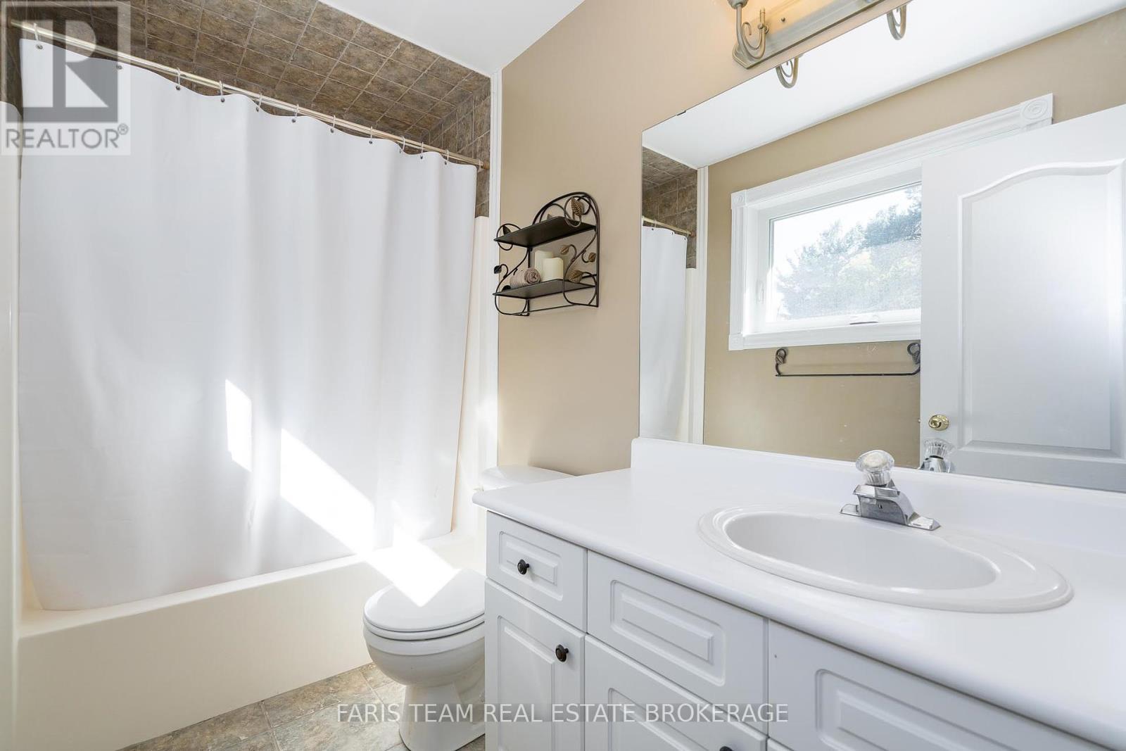 24 Parr Boulevard, Springwater, Ontario  L0M 1T2 - Photo 20 - S12421188